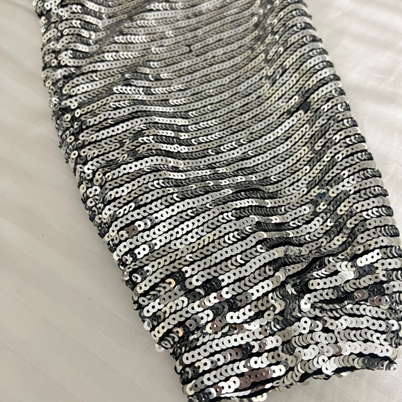Silver sequins dress - Picture 3 of 4